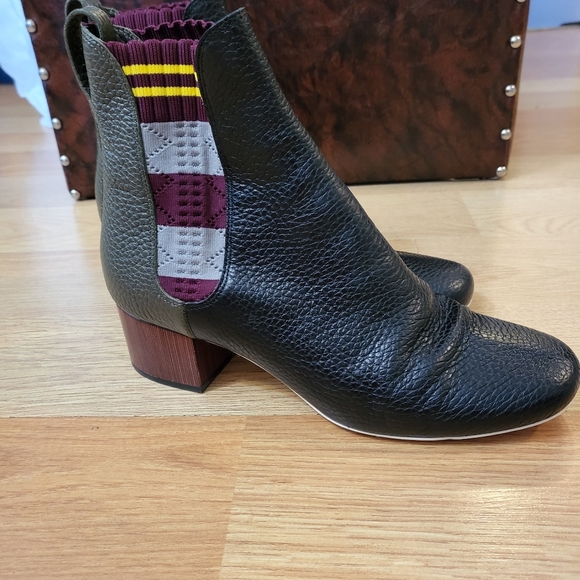 Authentic Fendi boots - Picture 3 of 8